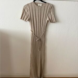 Elegant Beige Knit Dress